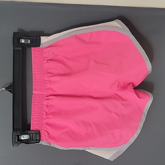 Nike dri-fit shorts size 4-5 years - Picture 2 of 2